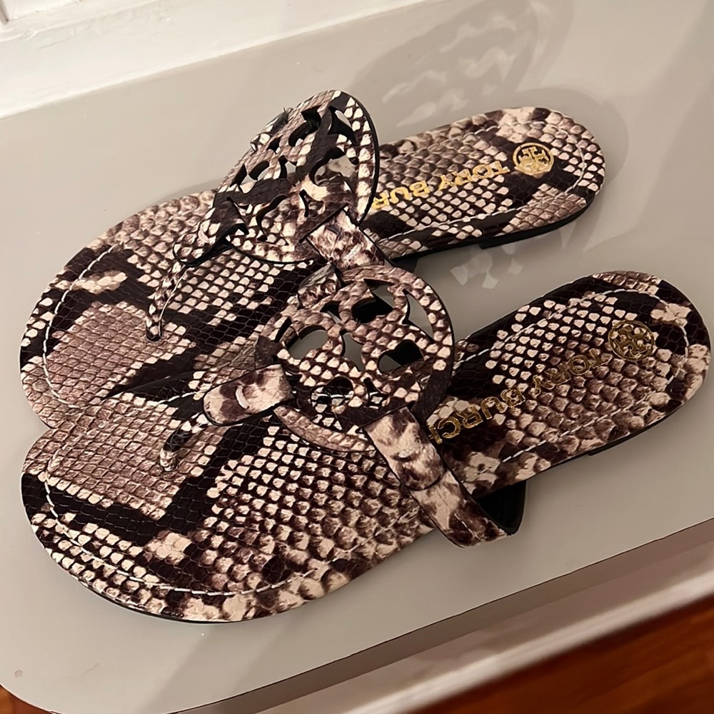 TORY BURCH Snake Skin Millers 7.5